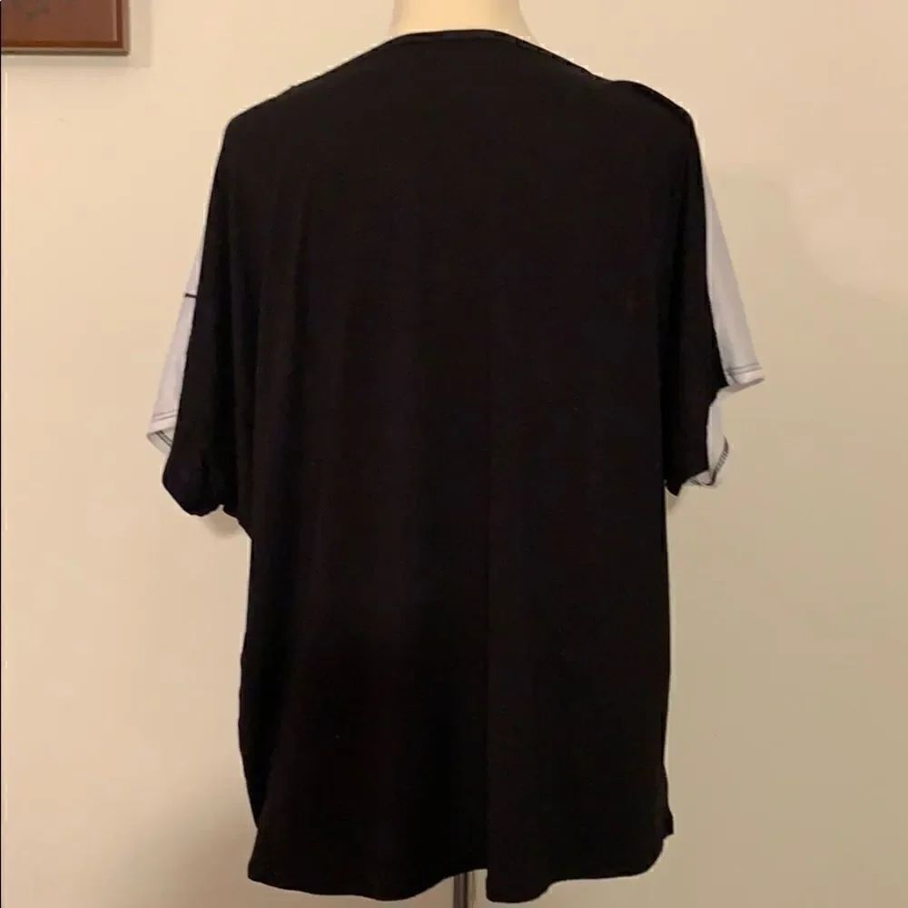🌼🌼Simplici Tee blouse 🌼🌼 - Picture 4 of 5